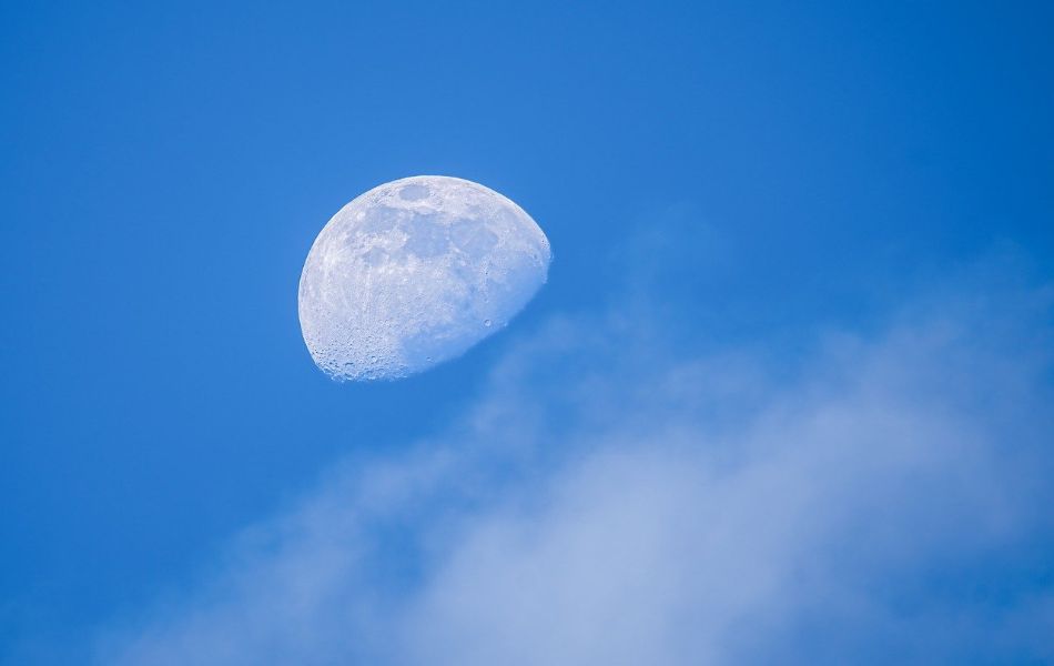 Tips for Understanding a Daytime Moon's Meaning