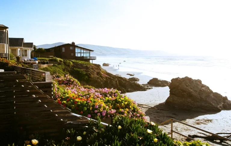 What Does Dreaming About a Beach House Mean